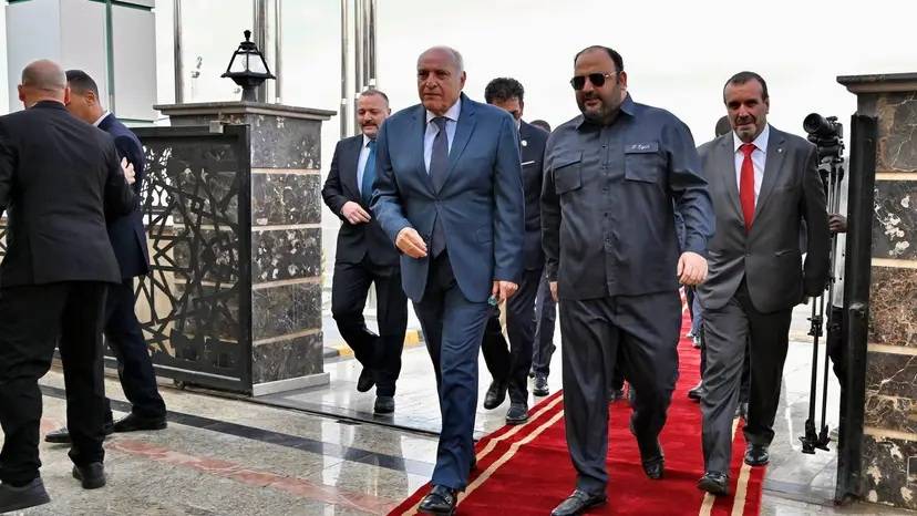 Domnul Attaf sosește la Tripoli pentru a participa la reuniunea Comitetului celor Zece al Uniunii Africane.